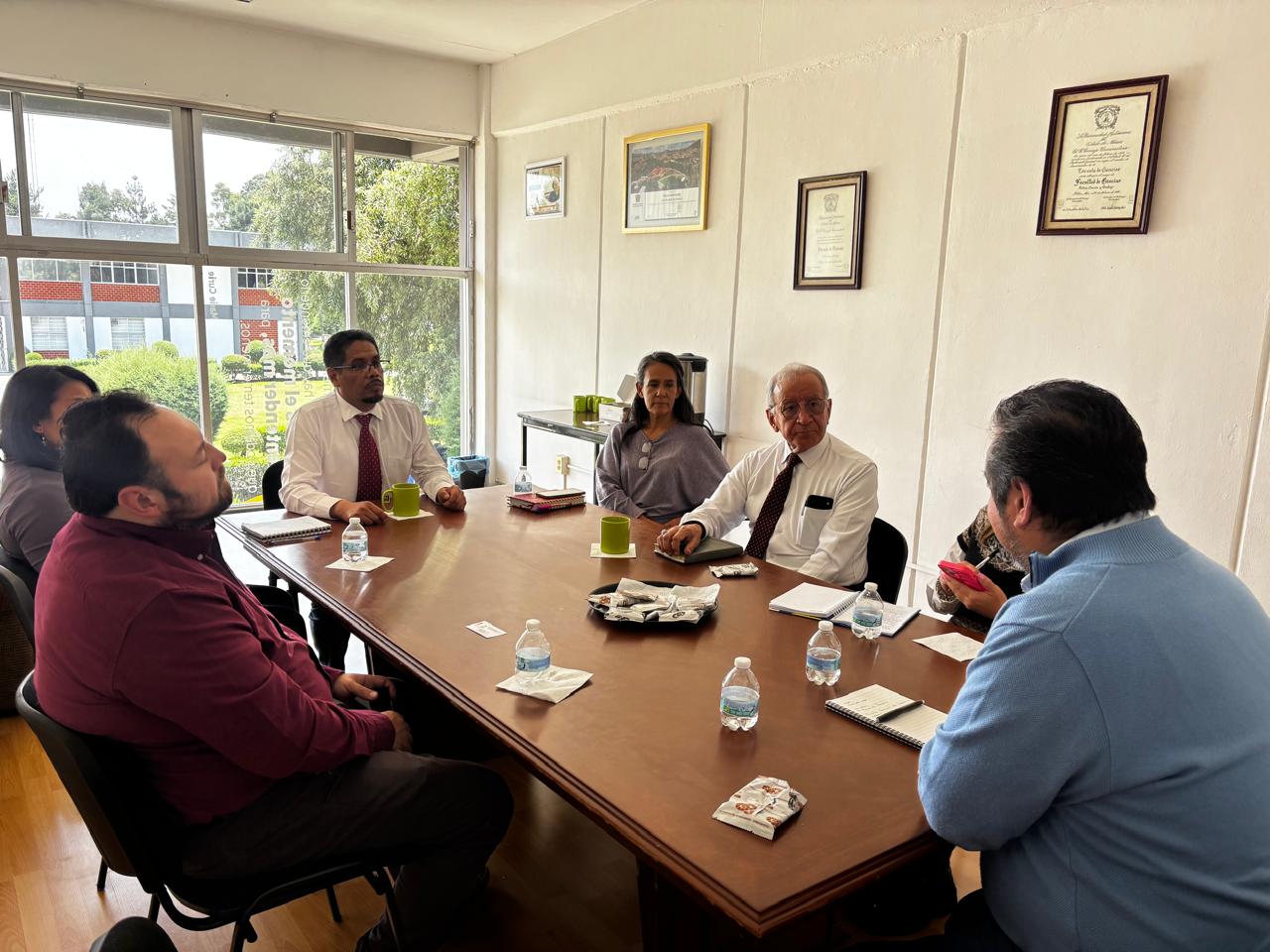 Visita institucional a Mandra