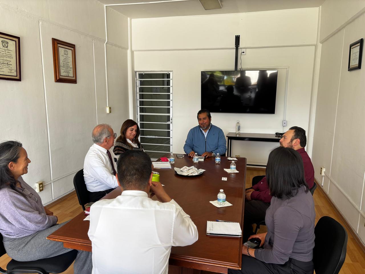 Visita institucional a Mandra